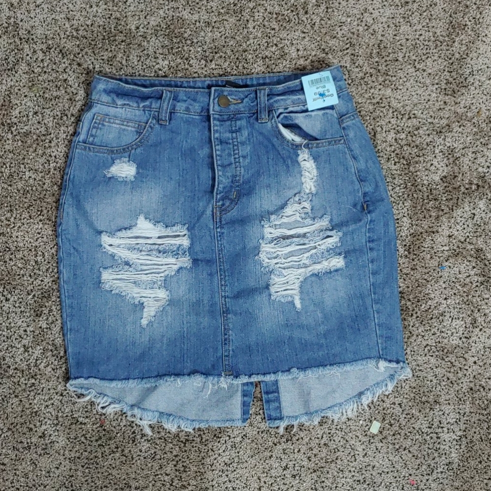 Ripped denim skirt
